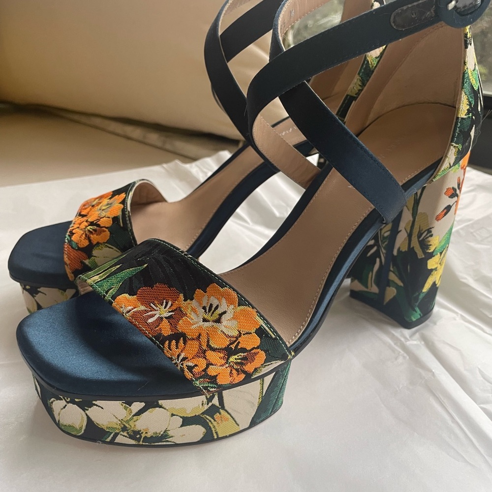 UNWORN Stuart Weitzman Carla Green/Tan Floral Platform Heels 8.5